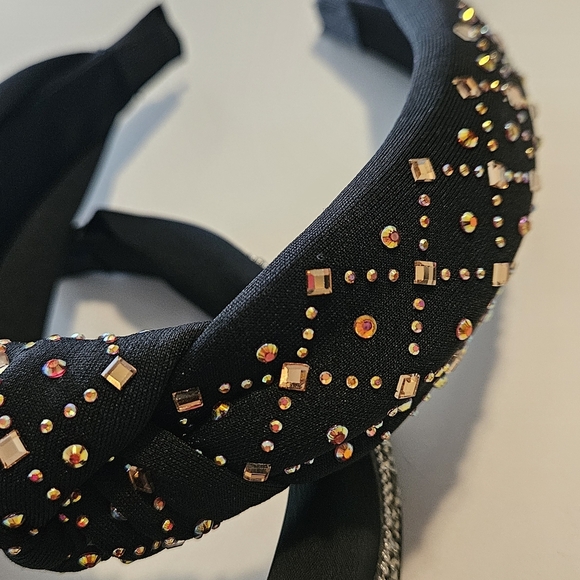 Elegant Black Embellished Headband - Picture 4 of 6